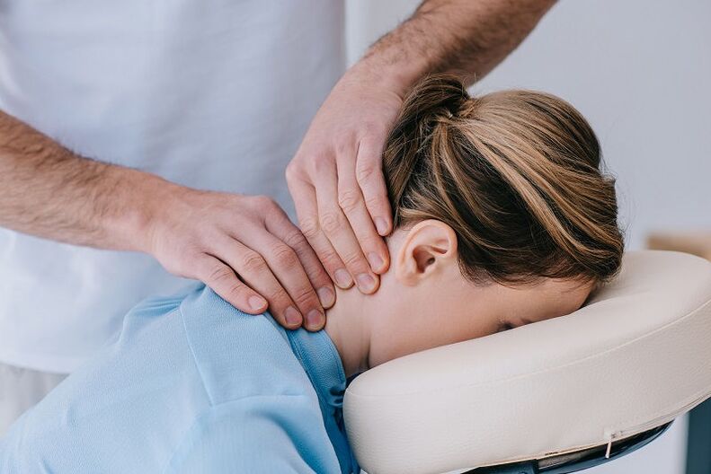 Pour éliminer le syndrome neurologique, le massage manuel est utilisé