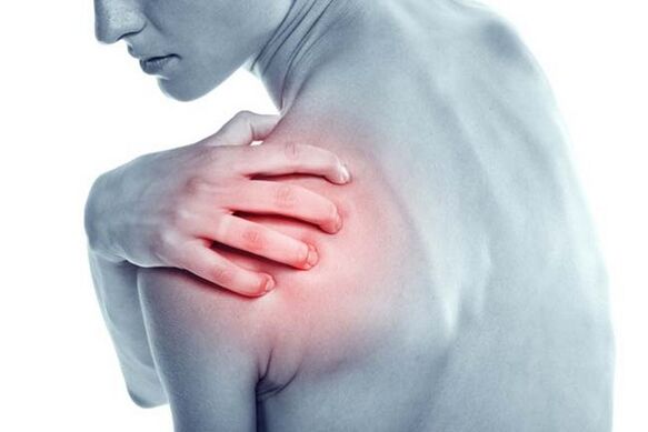 Une douleur douloureuse à l'épaule est un symptôme d'arthrose de l'articulation de l'épaule. 